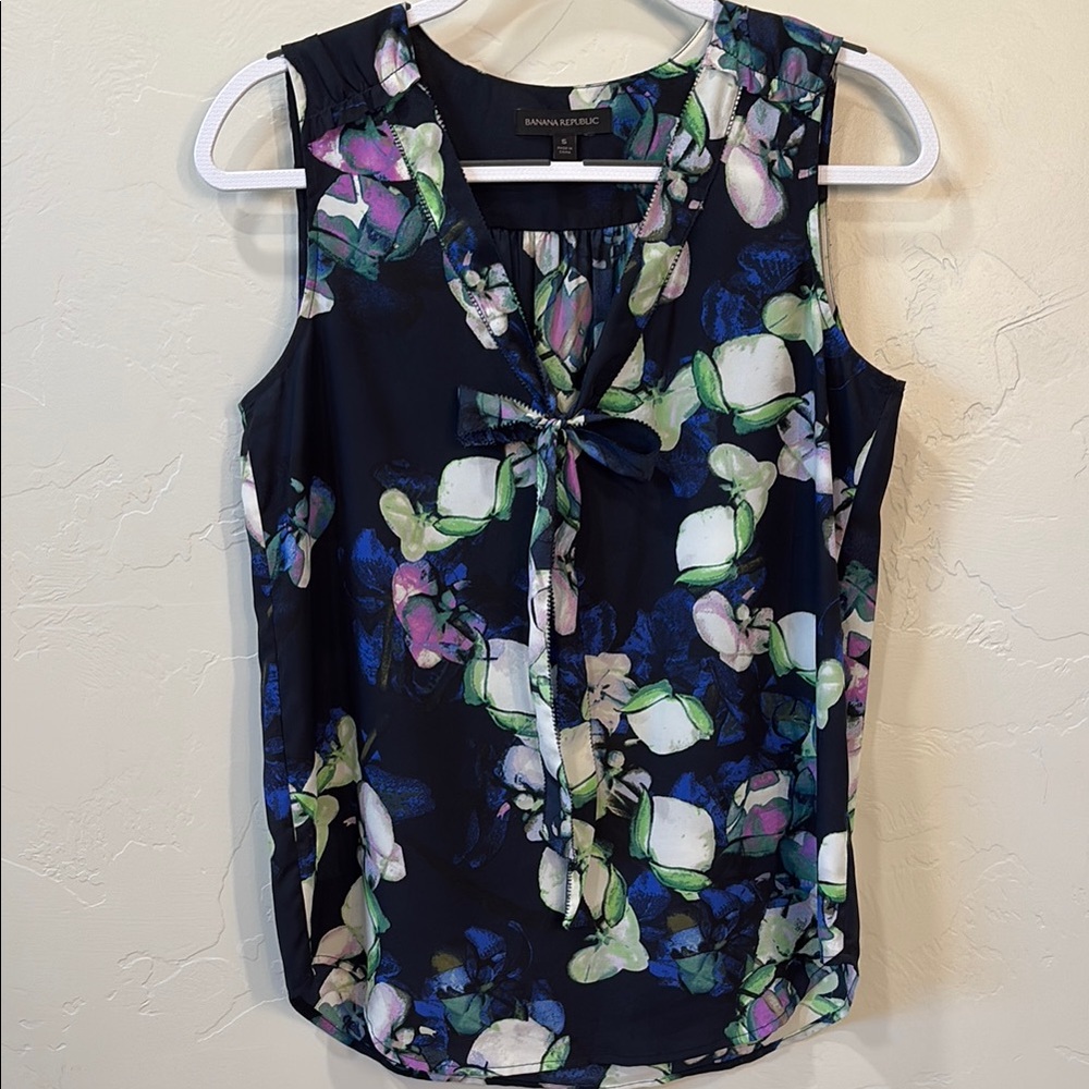 Like new, Banana Republic Floral Sleeveless Top